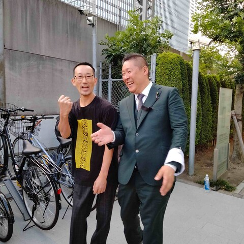 わたしの写真です（左側）　選挙演説時の立候補者と撮ってみた