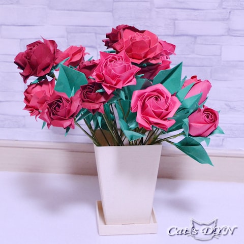 折り紙の薔薇　赤系統で蕾から開花