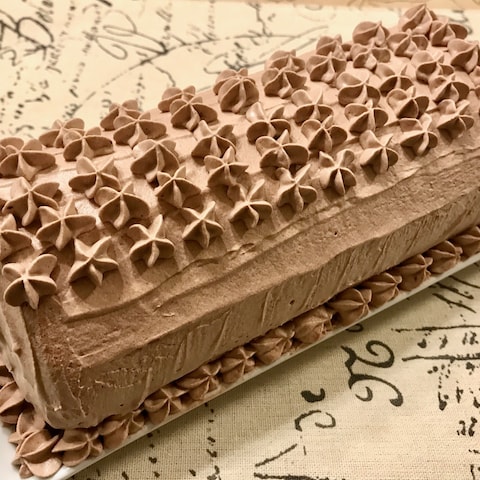 マロン入りチョコレートクリームのロールケーキ