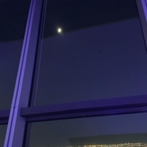 スカイツリーの夜景と月