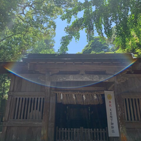 人の目には映らない、神の存在【光】。
