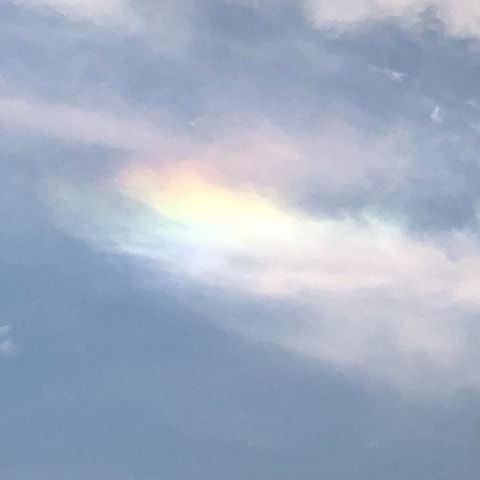 雲に乗る虹