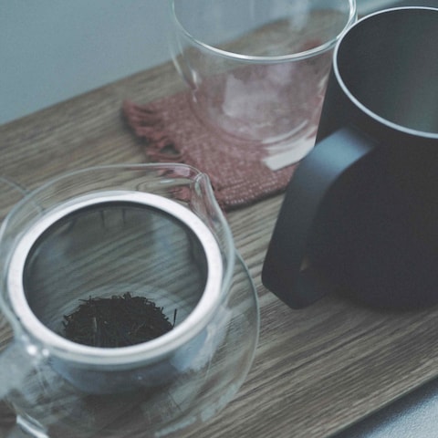 座ってお茶でもいかがですか?