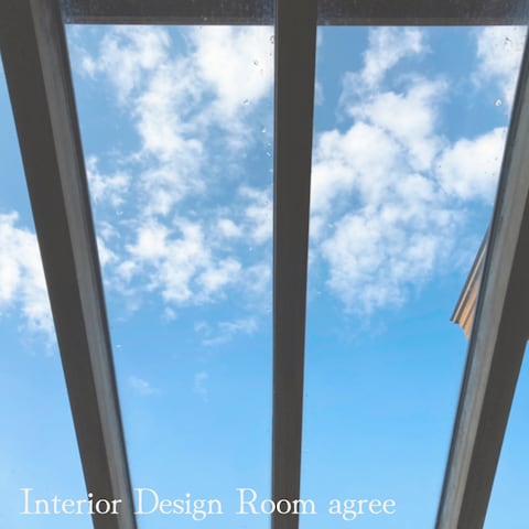 ガラス天井のバスルーム