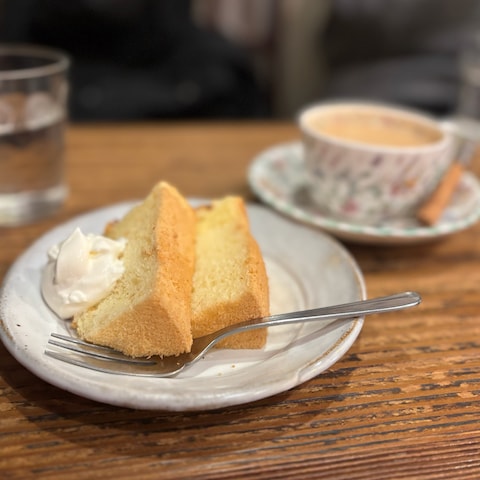 コーヒー屋さんで本を読む休日