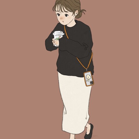 温かい飲み物をそーっと運ぶ女の子