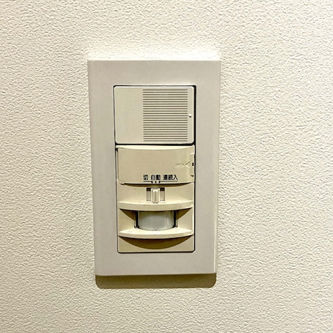 玄関の照明を人感センサーに