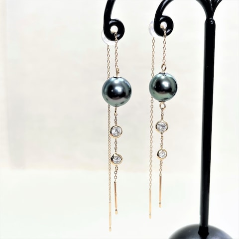 K18ブラックパール＆ダイヤピアス