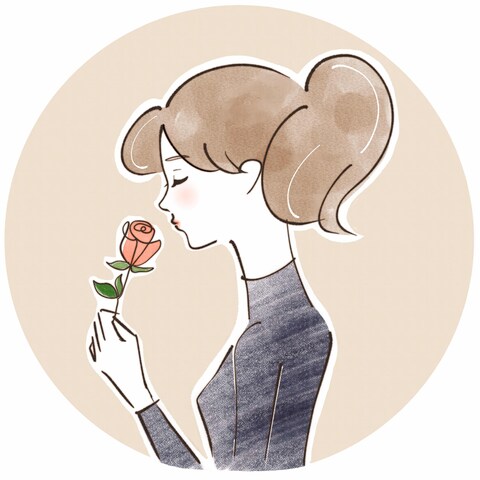 バラを持つ女性