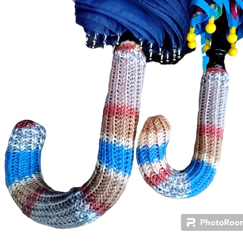 輪針でマジックループという技法で編んだ傘の持ち手カバー