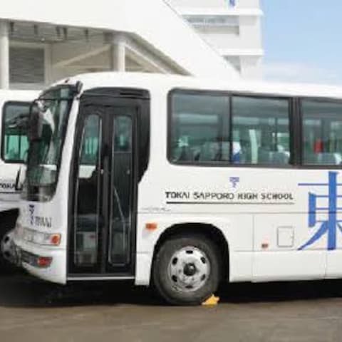 東海大学付属札幌高等学校　スクールバスデザイン