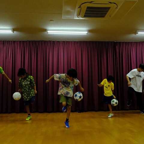 スクール生たちによるパフォーマンス