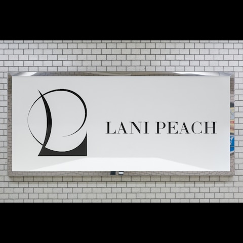 「LANI PEACH」ロゴデザイン
