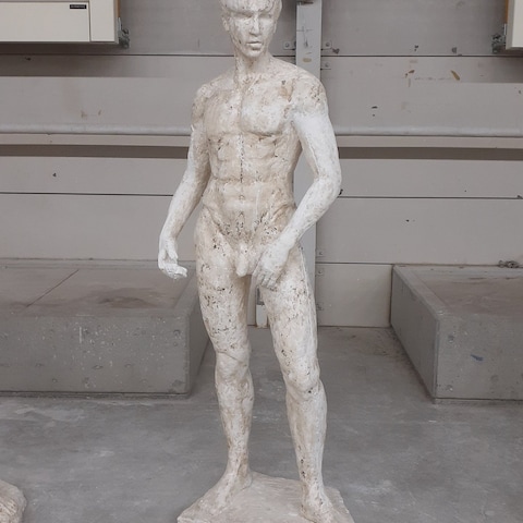 等身大男性像