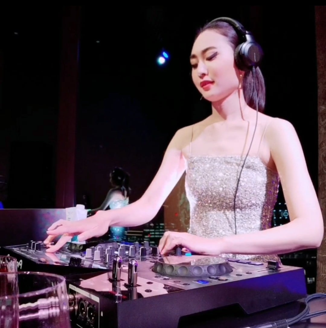 DJによるBGM演奏