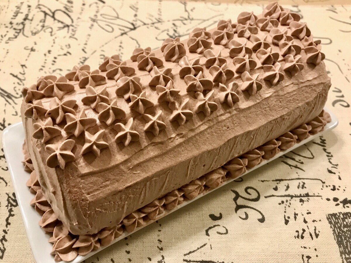 マロン入りチョコレートクリームのロールケーキ