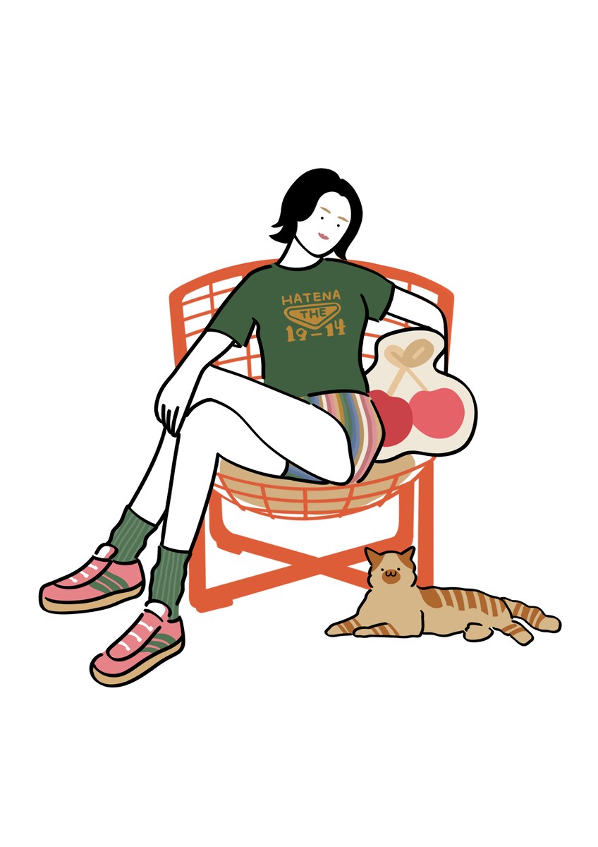 北欧風オレンジチェアに座る女性