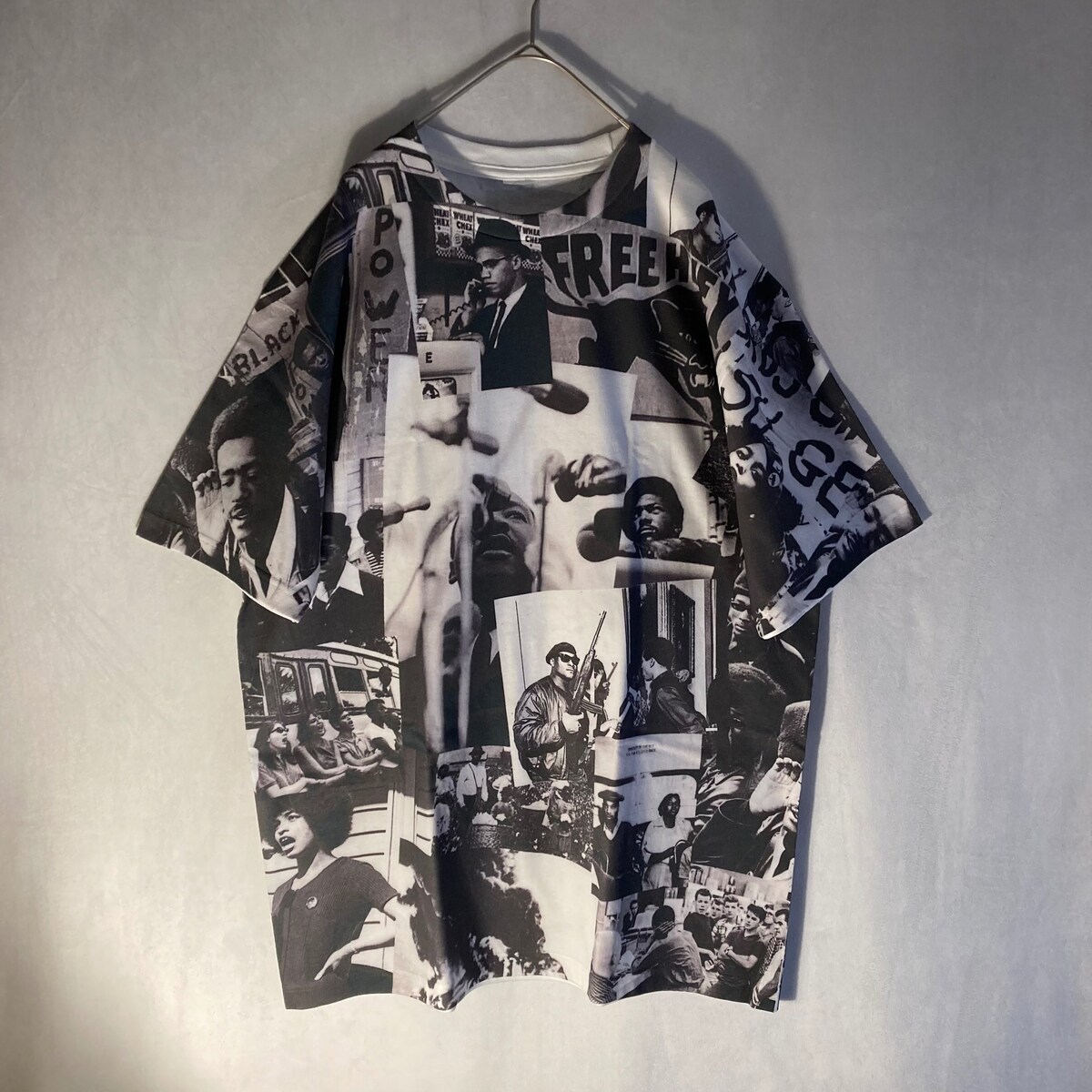 黒人運動に関するグラフィックの総柄オリジナルtee