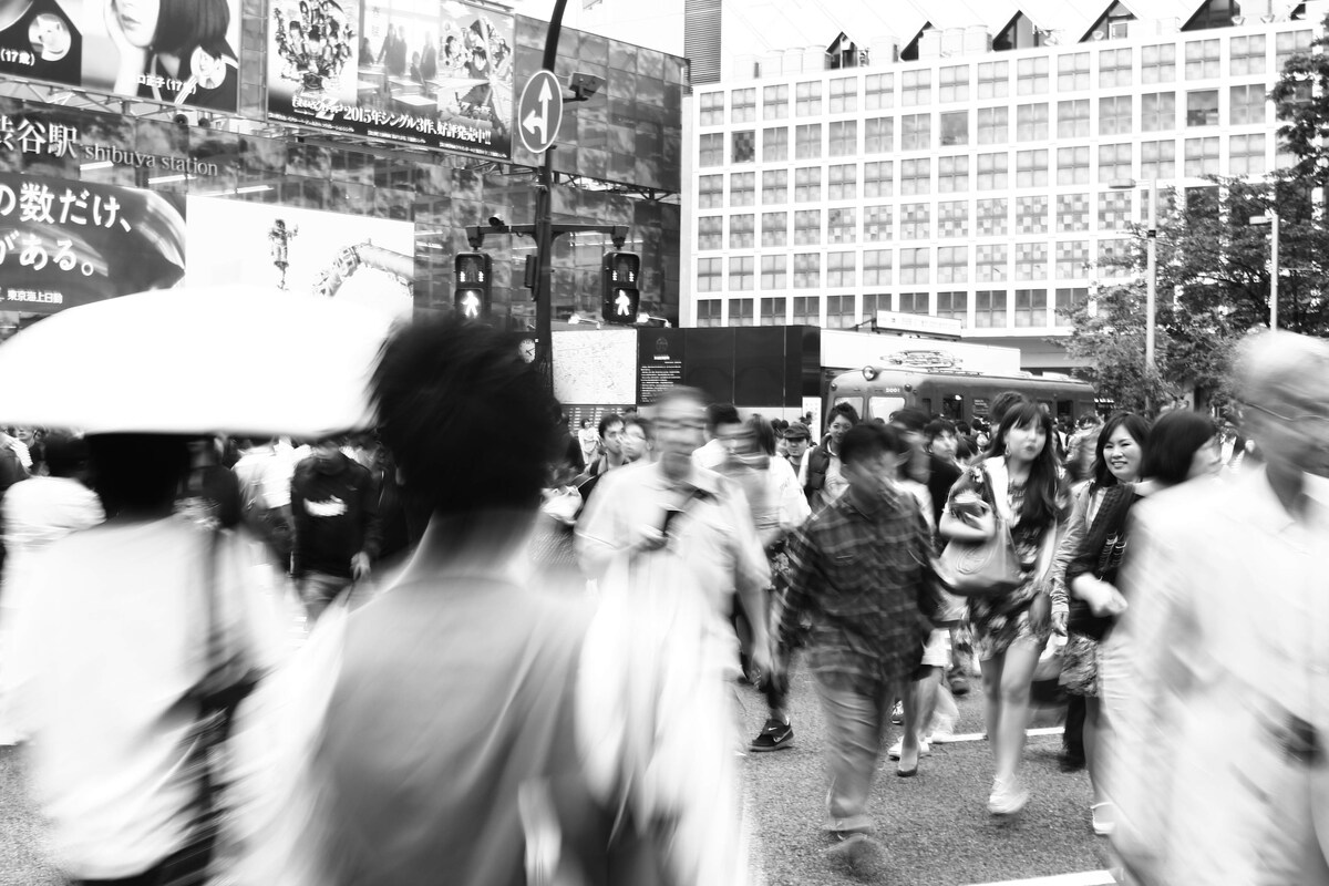 渋谷スクランブル交差点 「止まらない街」