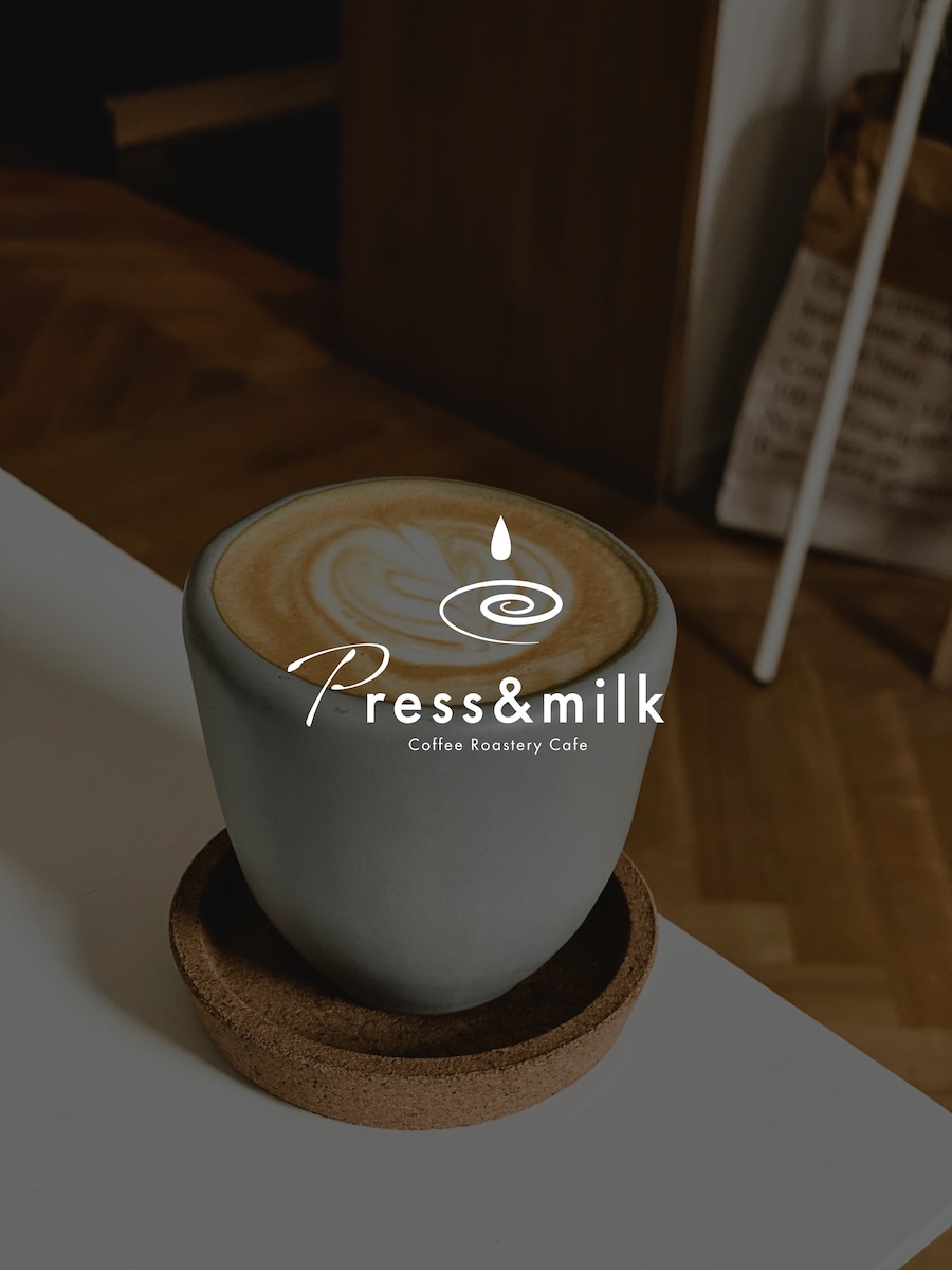 カフェオレ専門のカフェロゴデザイン