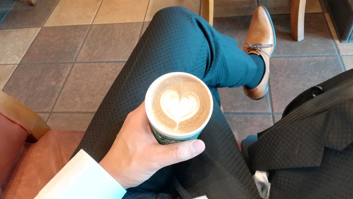 午後のカフェで過ごす でざるん。