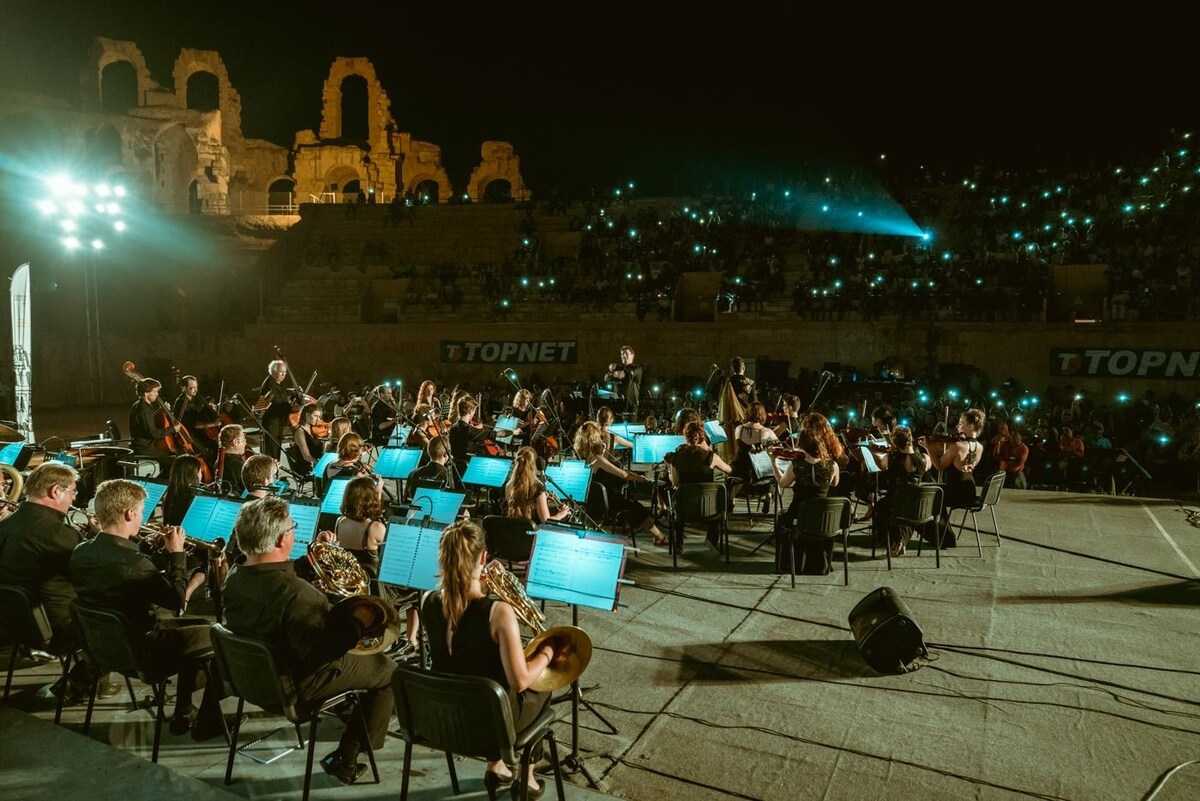 フランスのオーケストラでのチュニジアツアーの様子