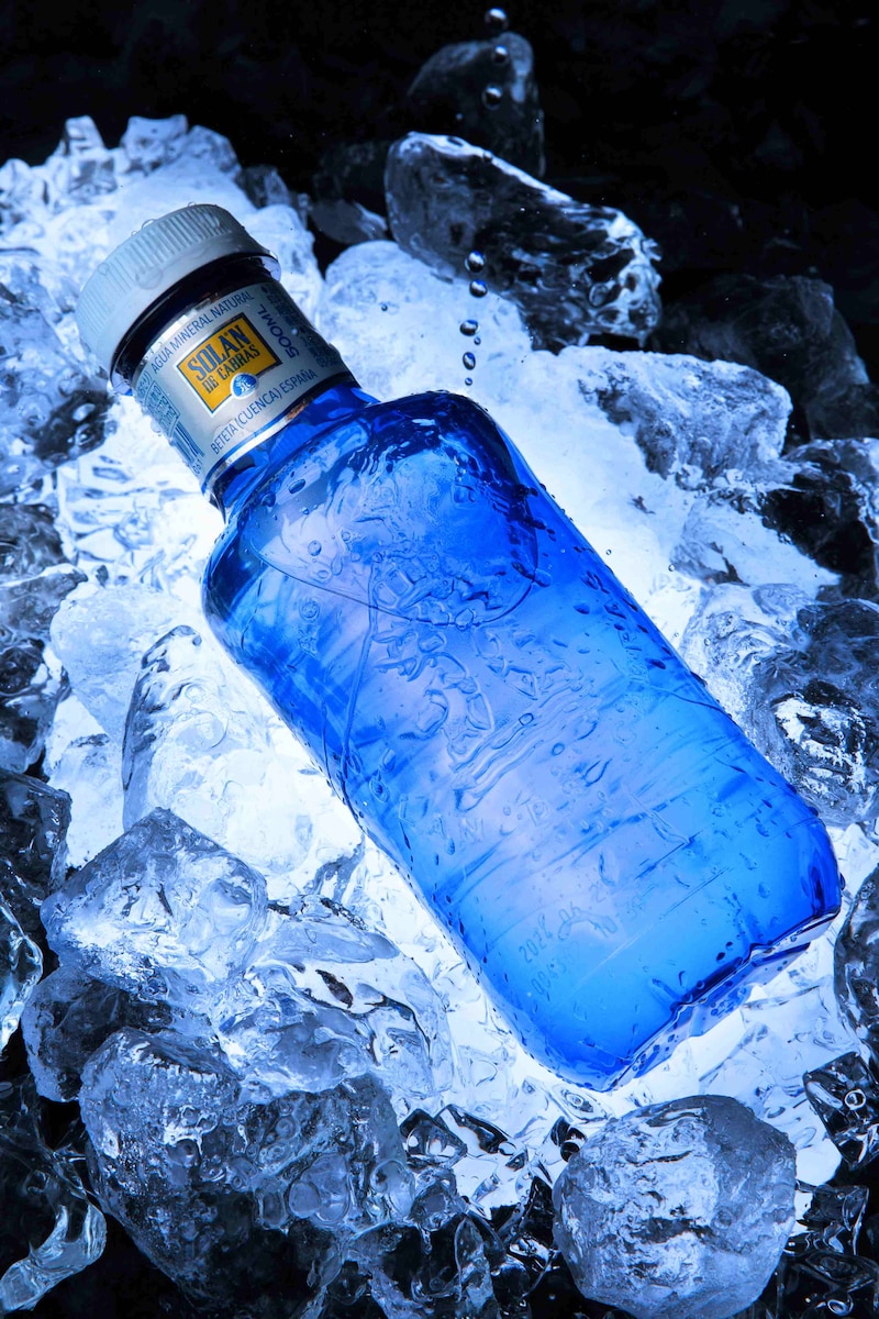 氷と水を使ったボトル撮影