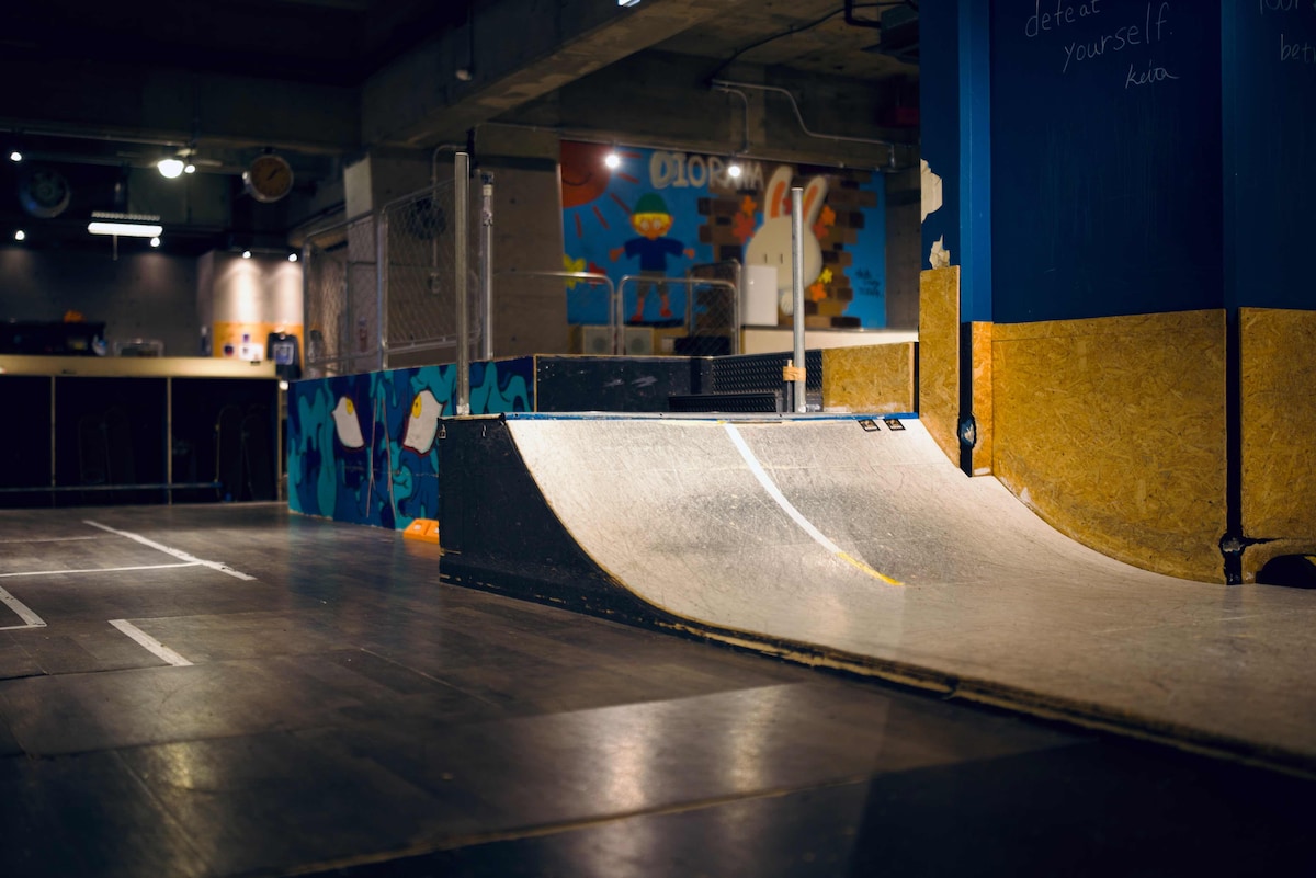 DIORAMA Skate Lounge館内